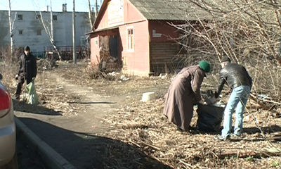 Бездомные вышли на субботник