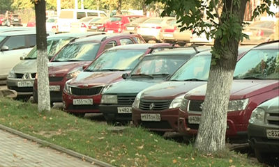 Россия в ответ на санкции может запретить ввоз из-за границы импортных автомобилей и одежды