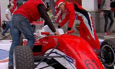 В Ярославль привезли настоящий гоночный автомобиль