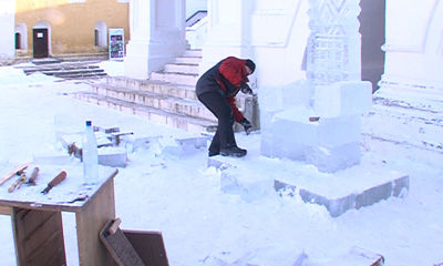 В Ростовском кремле началась установка скульптур из льда
