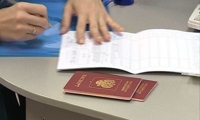 Миграционная служба предлагает выдавать россиянам по два загранпаспорта