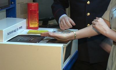 С сентября для получения шенгенской визы потребуются отпечатки всех пальцев