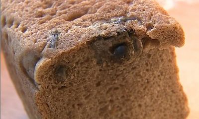 Ярославец купил буханку черного хлеба и обнаружил внутри металлический болт