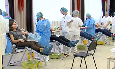 В день борьбы со СПИДом сотни ярославцев сдали кровь