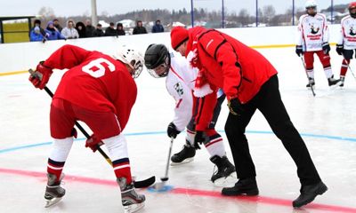 Александр Князьков открыл хоккейные корты в Первомайском районе