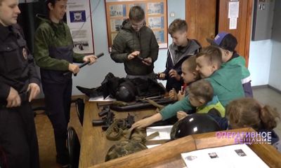 Полицейские провели экскурсию для слабослышащих детей школы-интерната