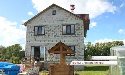 Ярославская семья получила от областного правительства субсидию на строительство дома