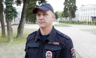 Полицейские сняли с Октябрьского моста мужчину