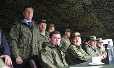 Министр обороны Сергей Шойгу вместе с главой региона Дмитрием Мироновым наблюдали за ходом учений железнодорожных войск