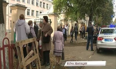 Из-за звонков о бомбе в Ярославле экстренно эвакуировали несколько школ, гостиниц, торговых центров и предприятий