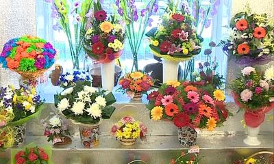 Просто так цветы на 8 Марта не купишь: мэр ограничил места продажи цветов
