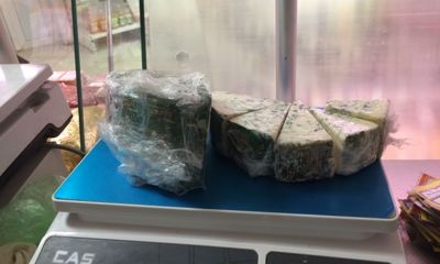 В Ярославле сожгли нелегальный сыр с плесенью из Германии