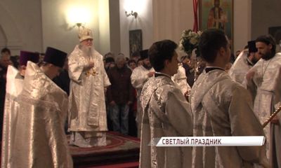 В Ярославле отметили Пасху и встретили благодатный огонь
