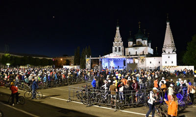 ФОТО: День города Ярославля начался с ночного велопробега
