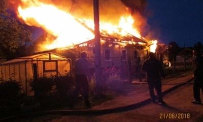В страшном пожаре в Брейтовском районе погиб 30-летний мужчина