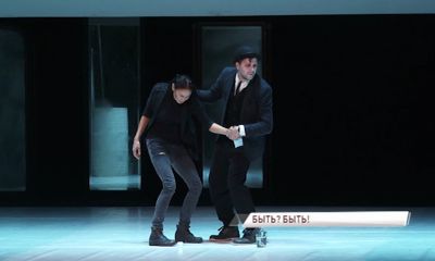 В Волковском отгремел «Гамлет» театра имени Ленсовета с женщиной в главной роли