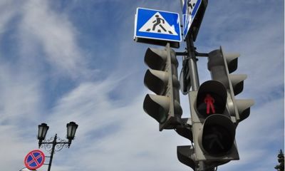 В Рыбинске устанавливают новый пешеходный светофор