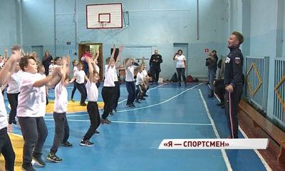 Ученики ярославской школы провели разминку с призером первенств мира рапиристом Ильей Дегтяревым