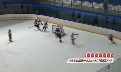 В Рыбинске во время матча сломалась ледозаливочная