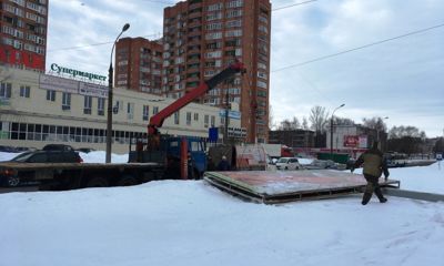 В нескольких районах Ярославля разобрали незаконные рекламные конструкции