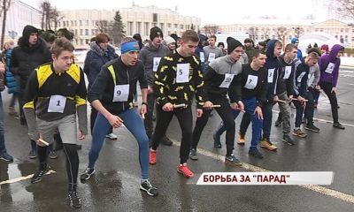 Две сотни молодых, красивых, да еще и в форме: на Советской площади прошел забег кадетов