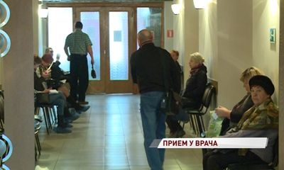 Ярославцам объяснили, почему они не обязаны покупать бахилы в поликлинике