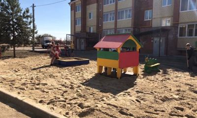 В Ярославском районе после просьб в соцсетях депутат установил детский городок