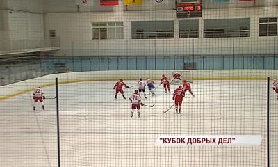 Ветераны «Локомотива» и ХК «Викинг» сыграли товарищеский благотворительный матч