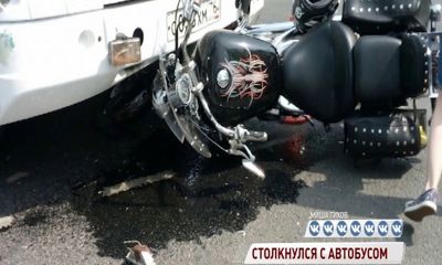 Мотоциклист влетел под маршрутку
