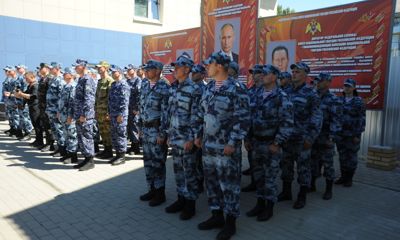 Дмитрий Миронов и глава Росгвардии Виктор Золотов наградили сотрудников рыбинского ОМОНа