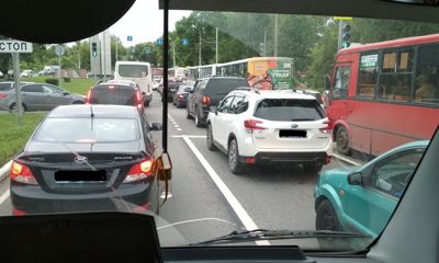 В Ярославле Заволга встала в огромную пробку