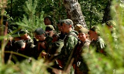 Отдых под БТР: школьники региона проводят каникулы в лагере с военной подготовкой
