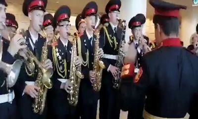 В московском аэропорту с оркестром и флагами встретили триумфаторов WorldSkills