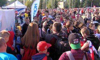 Конкурсы, подарки и концерт: «Локомотив» встретился с болельщиками в новом формате