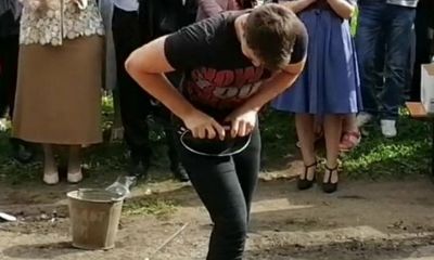 Ярославский школьник на линейке порвал грелку и свернул сковородку в трубочку