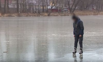 В Ярославле запретили выходить на лед и выезжать на него на машине