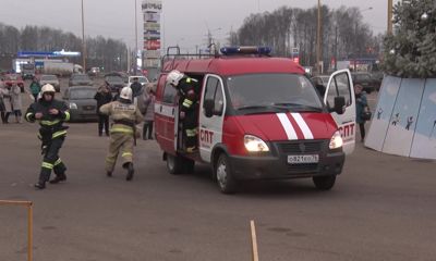 Двое пострадавших и 15 пожарных машин: в ярославском ТЦ прошли учения спасателей