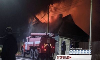 В Некрасовском пожарные боролись с огнем четыре часа: дом выгорел