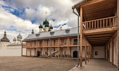 В Ростовском кремле завершили масштабную реставрацию Конюшенного двора