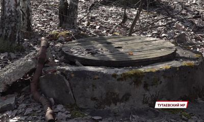 Жителей Константиновского обеспокоили фотографии колодца с мазутом у реки