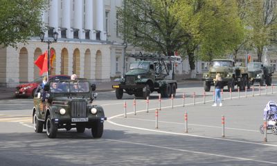 «Машины Победы» проехались по Ярославлю - фоторепортаж