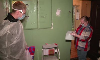 Сотрудники избиркома сами пришли к людям, которые не смогли самостоятельно добраться до участков