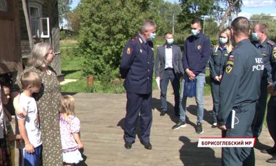 МЧС «За безопасное детство»: в Ярославской области многодетные и социально незащищенные семьи обучают правилам безопасности