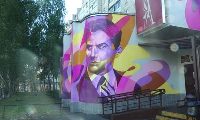 Портрет знаменитого поэта-футуриста украсил фасад библиотеки в Ярославле