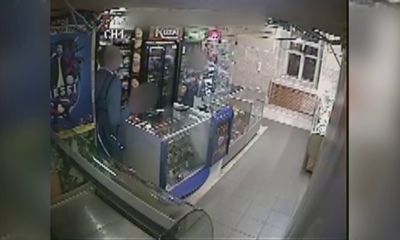 Ярославец в медицинской маске ограбил магазин с пневматическим пистолетом