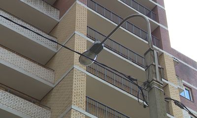 В одном из дворов Дзержинского района больше недели нет света