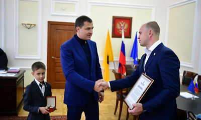 Мэр Ярославля наградил героя, спасшего ребенка из горящего дома