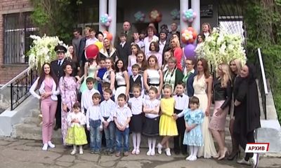 В Ярославской области в этом году приемных родителей обрели 124 ребенка-сироты