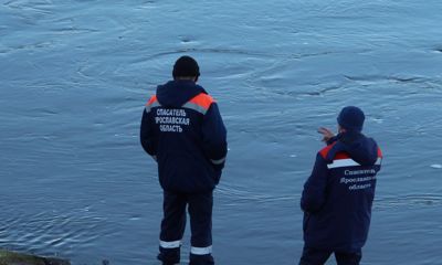 В Угличе наградили матроса, спасшего двух детей