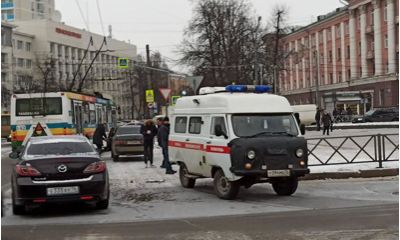 В Ярославле в ДТП попал автомобиль скорой: видео момента аварии